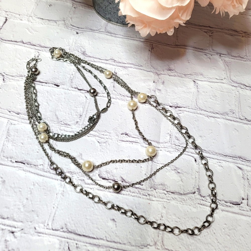 Premier  Designs Jewelry Necklace with Silver Chain and Pearl Accents